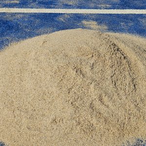 Instrooi zand voor padelbanen